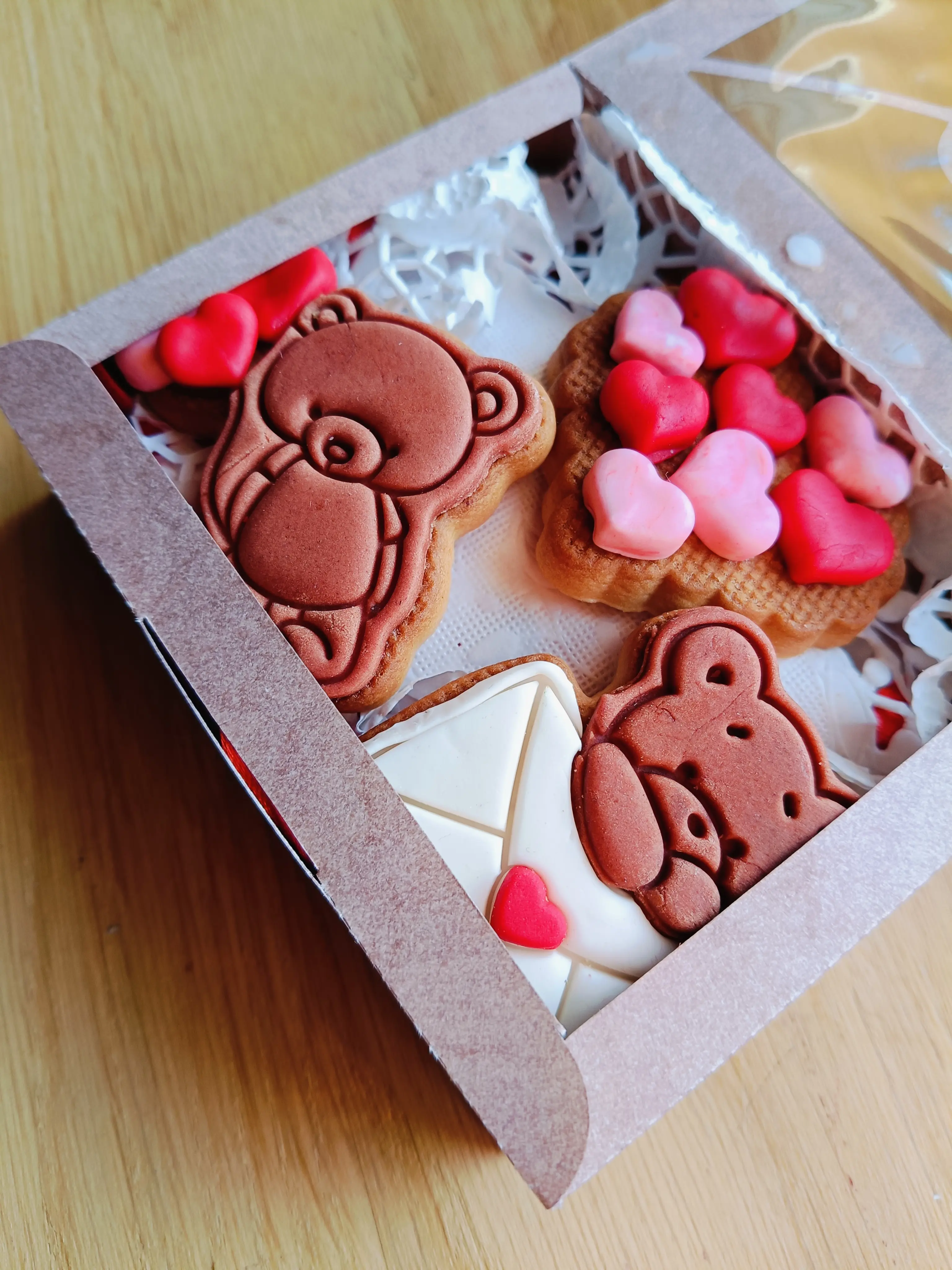 Ręcznie zdobione ciastka lukrowane Doris